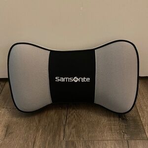 samsonite head rest